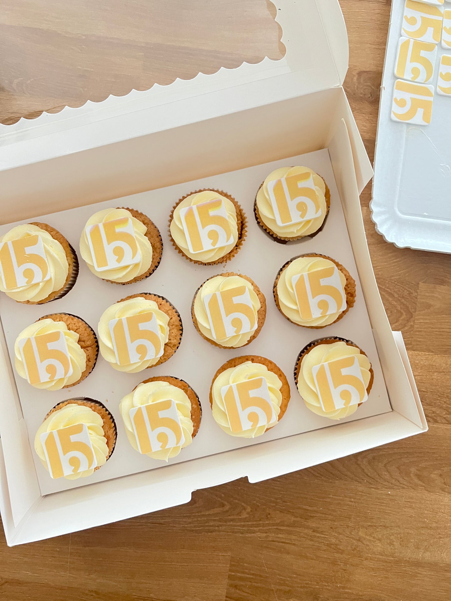 12 cupcake