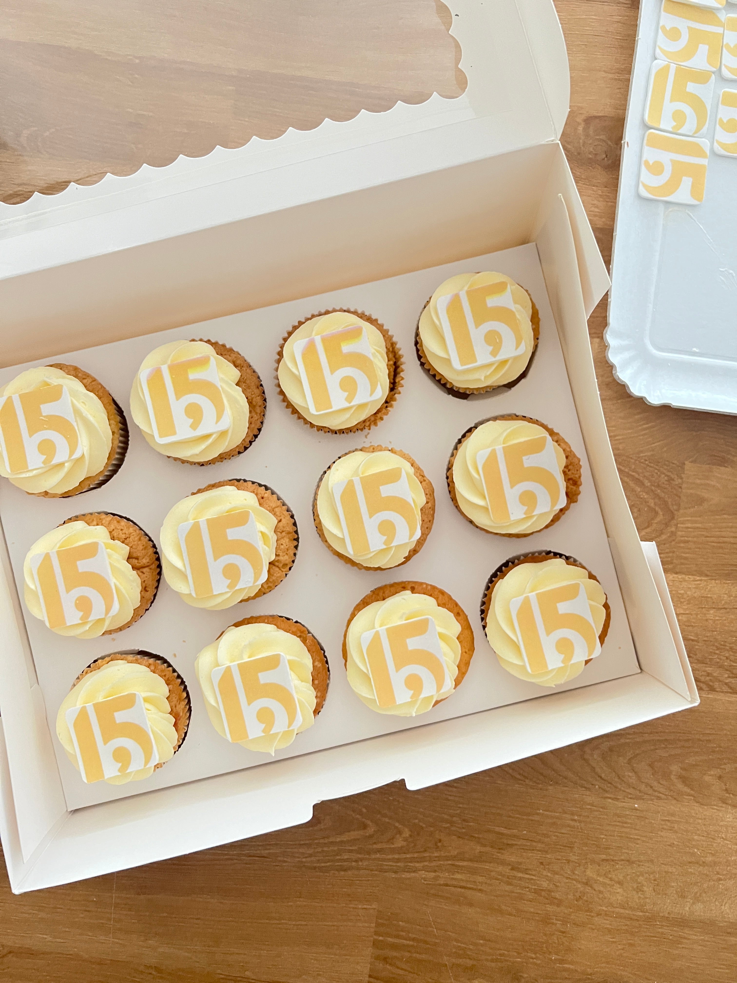 12 cupcake