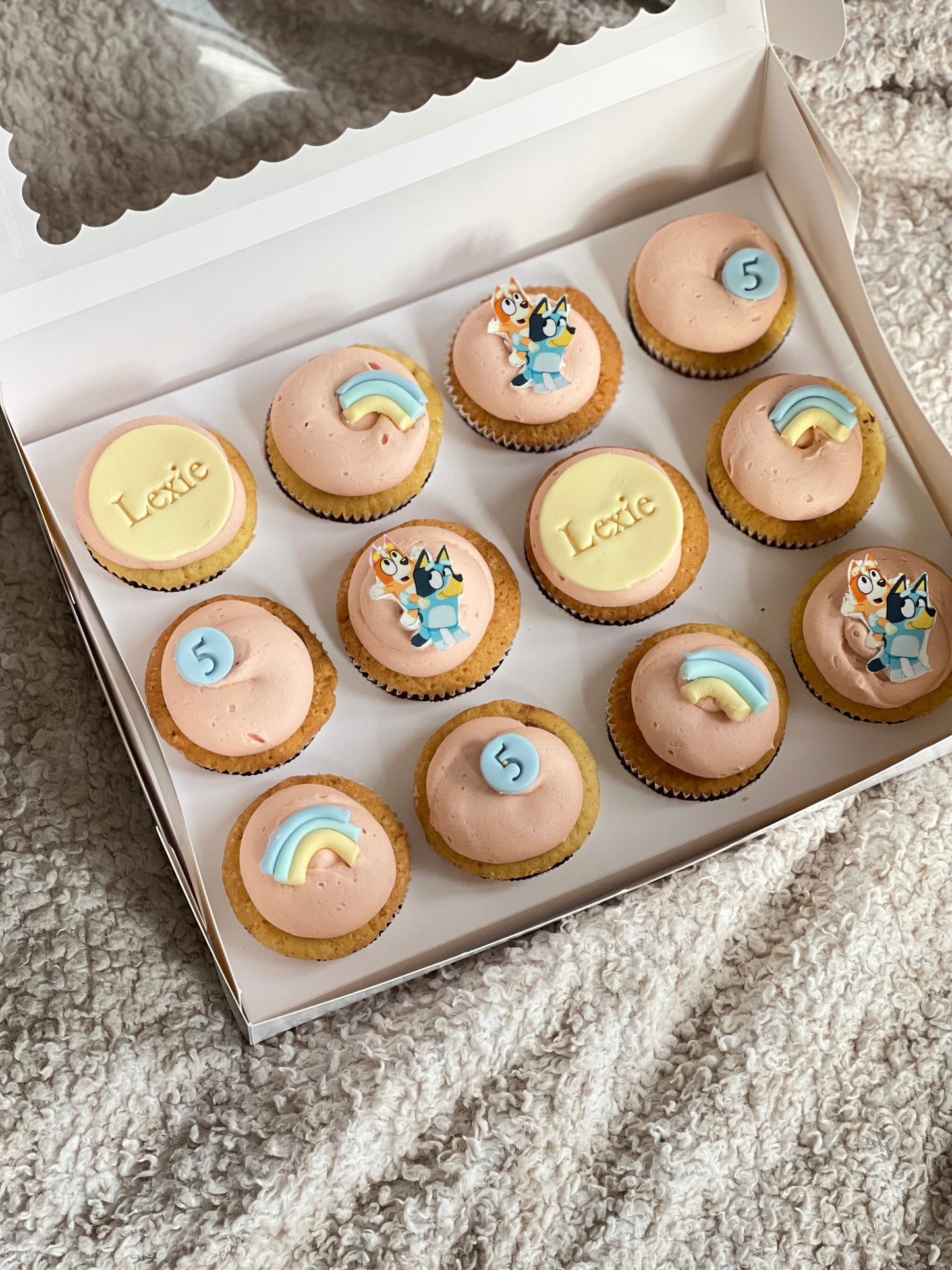 12 cupcake